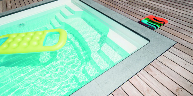 Aquacomet Gladis 3 12 16 scaled e1659514211789